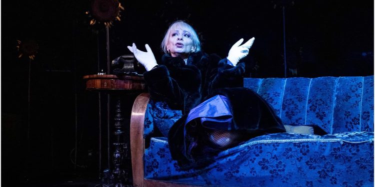 Нона Йотова в „Пиеса за двама“ на Тенеси Уилямс